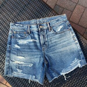 American Eagle Strigid Perfect Short Light Blue Ripped Jean Shorts Size 4. EUC